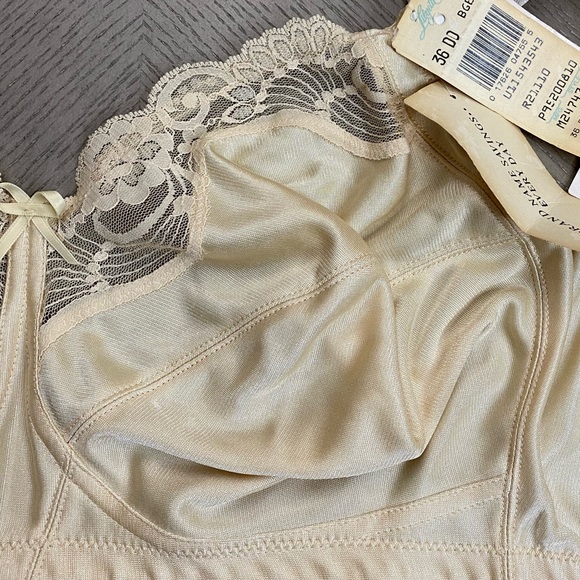 NWT Lilyette All Day Everyday Fashion Support Lycra Nude 36DD Bra - Picture 2 of 13